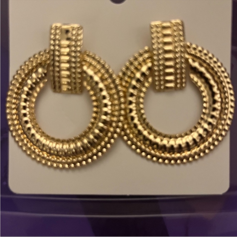 Last pair!🆕 anthro gold textured hoop earrings - Picture 5 of 5